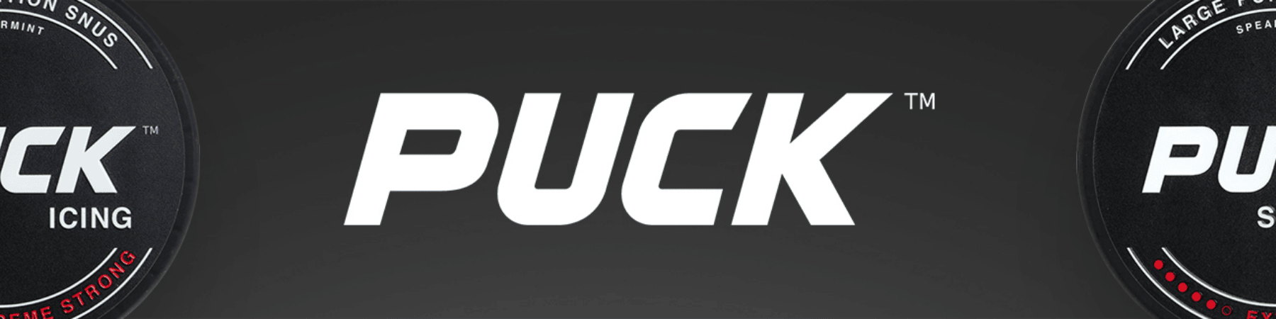 Puck Brand Banner mit Logo und zwei halben Dosen schwarz